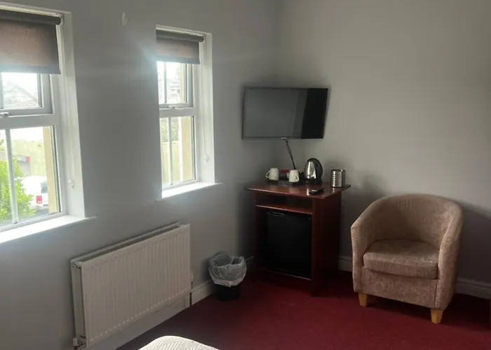 Town Clock 招待所 *